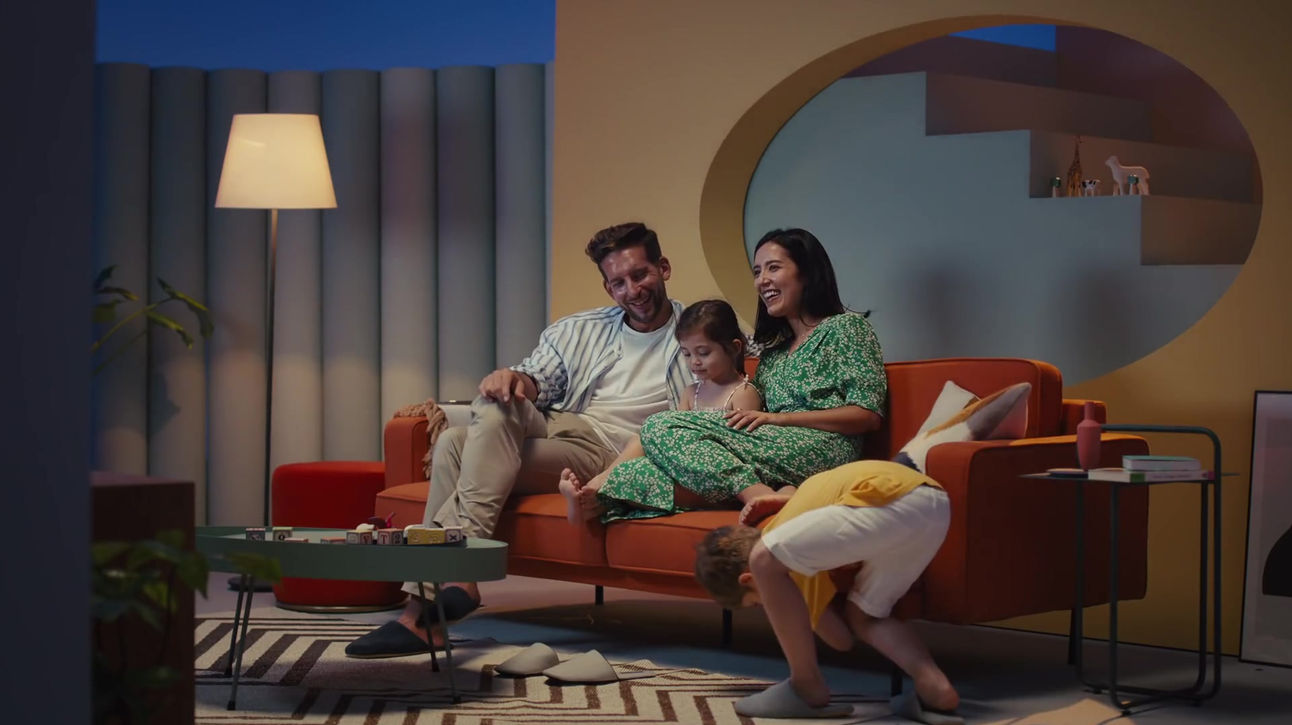 Smart Home_ QLED 8K and Galaxy S20 | Samsung